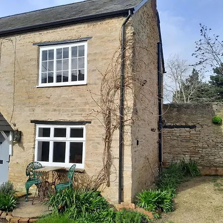 Georgian Mews Cottage: Cozy Retreat near Olney Market Exterior photo