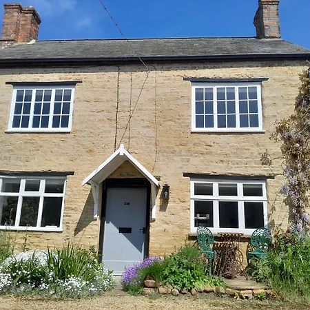 Georgian Mews Cottage: Cozy Retreat near Olney Market Exterior photo