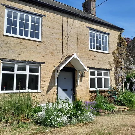Georgian Mews Cottage: Cozy Retreat near Olney Market Exterior photo