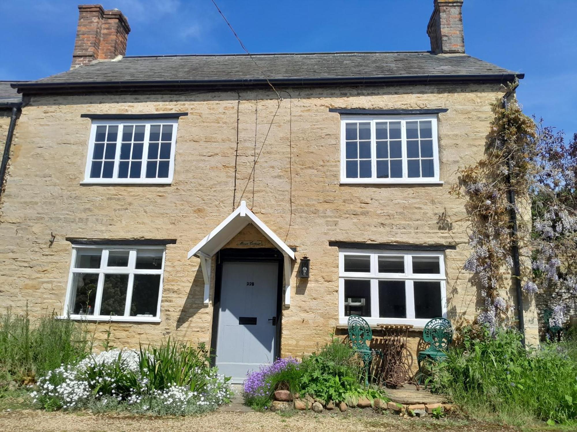 Georgian Mews Cottage: Cozy Retreat Near Market Holiday home